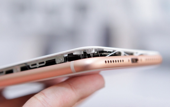 Un iPhone 8 Plus explota mientras se cargaba