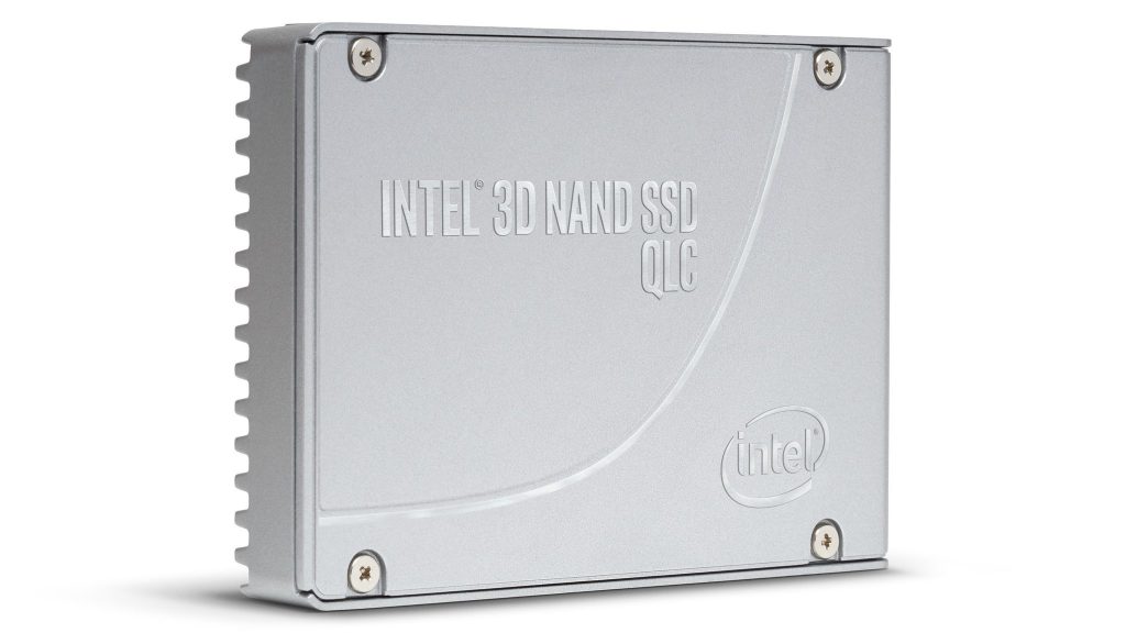 Intel comienza a producir SSD PCIe basadas en memoria NAND 3D QLC para centros de datos