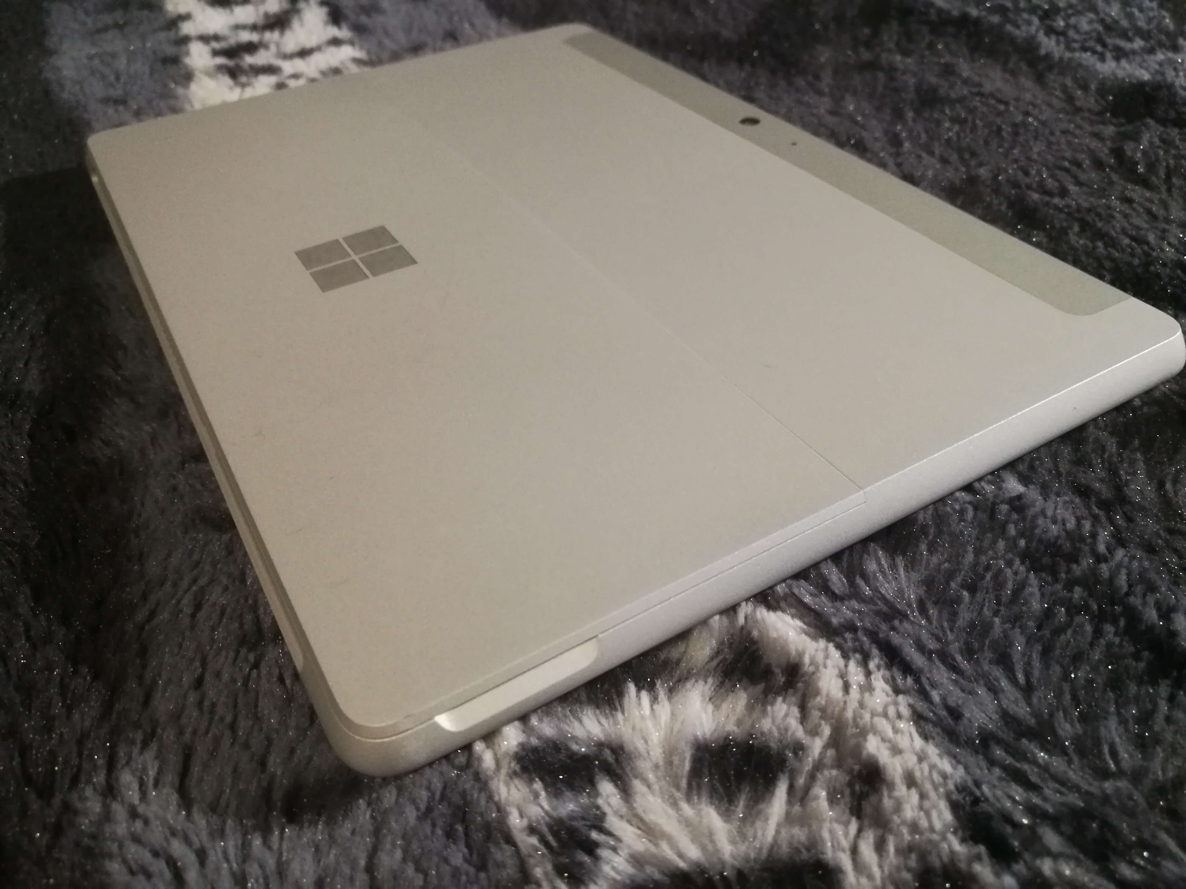 Surface Go Lateral