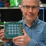 NP: El sistema Pohoiki Beach de Intel, compuesto de 64 chips neuromórficos, ofrece importantes mejoras en pruebas de investigación