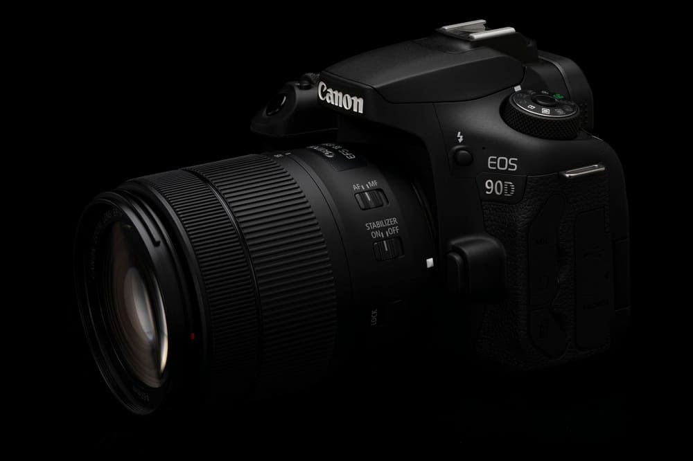 NP: Canon fortalece su gama EOS con una nueva cámara mirrorless y una réflex digital, con disparo a alta velocidad y una resolución increíble