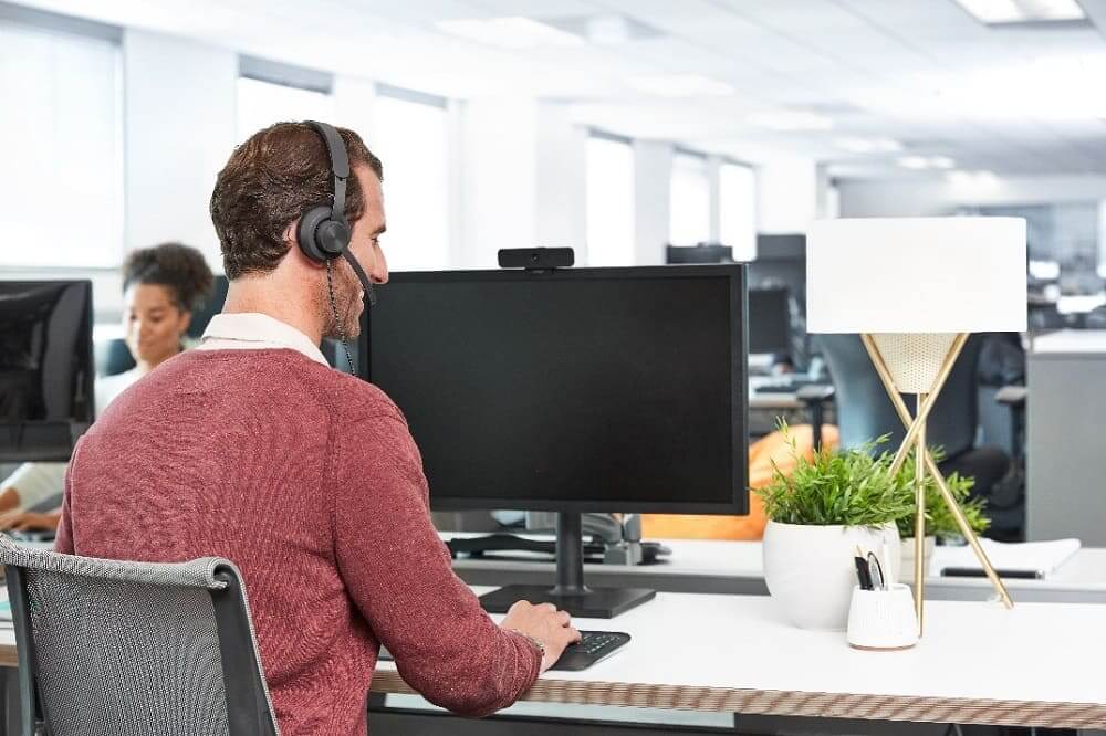NP: Logitech extiende su tecnología de video colaboración al puesto de trabajo con los nuevos auriculares Zone Wired