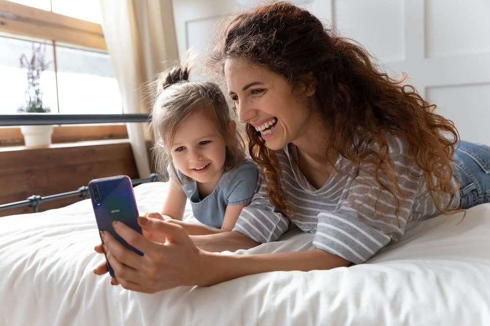 NP: WIKO View4, el smartphone con diseño y batería de alto rendimiento para madres non stop