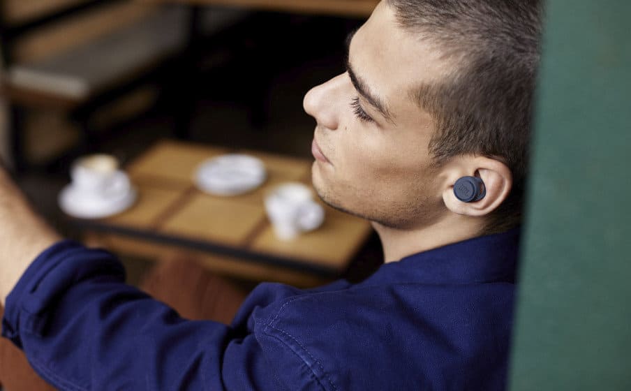 NP: Más del 50% de los jóvenes europeos confiesa haber utilizado sus auriculares sin música, sólo para aislarse
