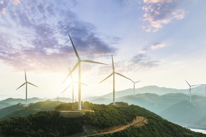 El 70% de las grandes empresas se han fijado objetivos públicos en energía o sostenibilidad, un 25% más con respecto a 2019, según una encuesta de Schneider Electric