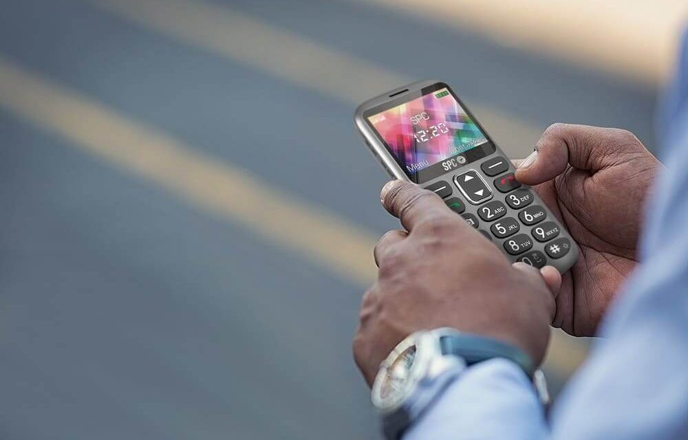 SPC propone el regalo perfecto para el Día de los Abuelos: un móvil con el que sí que se podrán comunicar