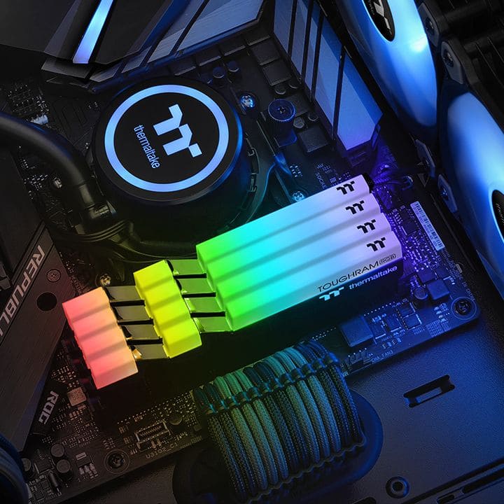 Thermaltake lanza las memorias TOUGHRAM RGB DDR4 de 32GB y 64GB