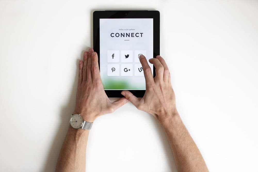 Hootsuite recomienda ir más allá de publicar en las redes sociales y centrarse más en la escucha