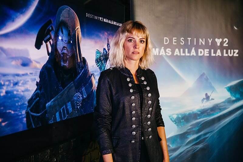 La actriz Maggie Civantos interpretará a "La Desconocida" en Destiny 2: Más allá de la luz