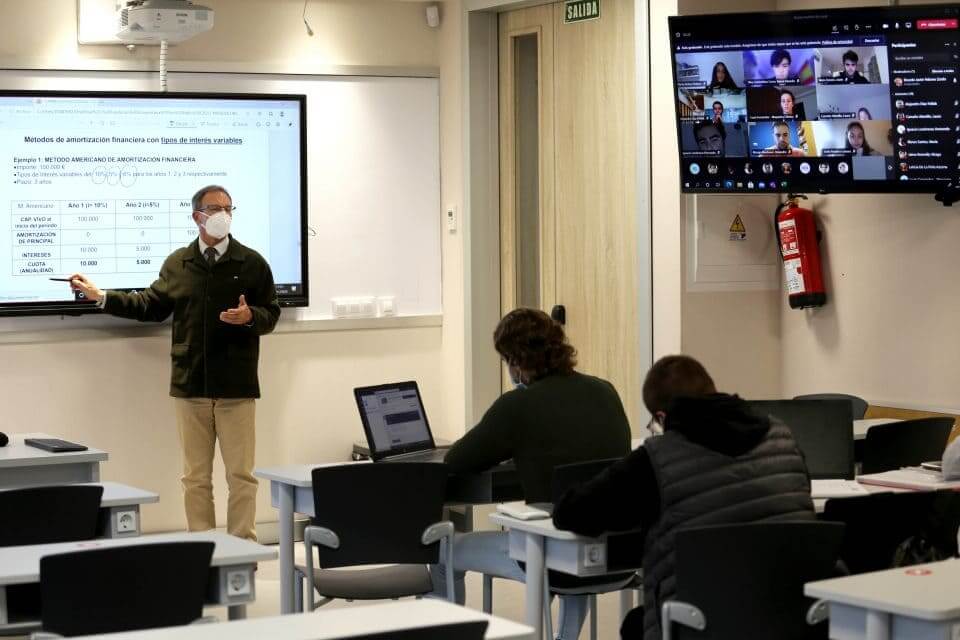 Las Universidades CEU rompen las barreras entre educación presencial y online gracias a Microsoft Teams