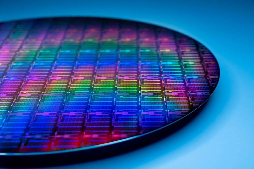 Intel-Engineering-the-future-wafer (1)