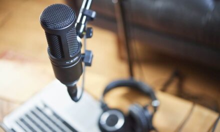 Audio-Technica celebra un millón de ventas del micrófono AT2020
