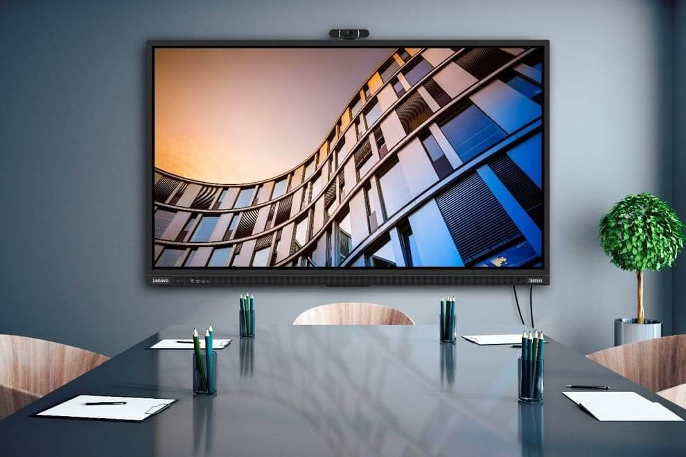 Las pantallas de gran formato Lenovo ThinkVision facilitan la colaboración sin límites