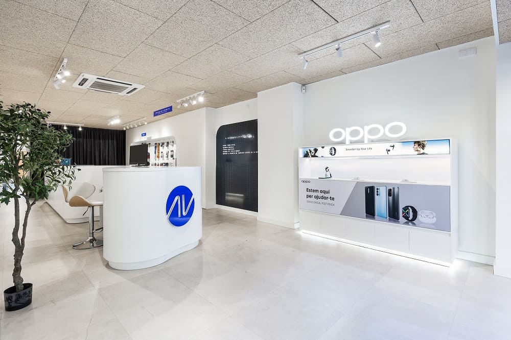 OPPO y ANOVO se unen para ofrecer en su tienda de Barcelona la reparación in situ de dispositivos