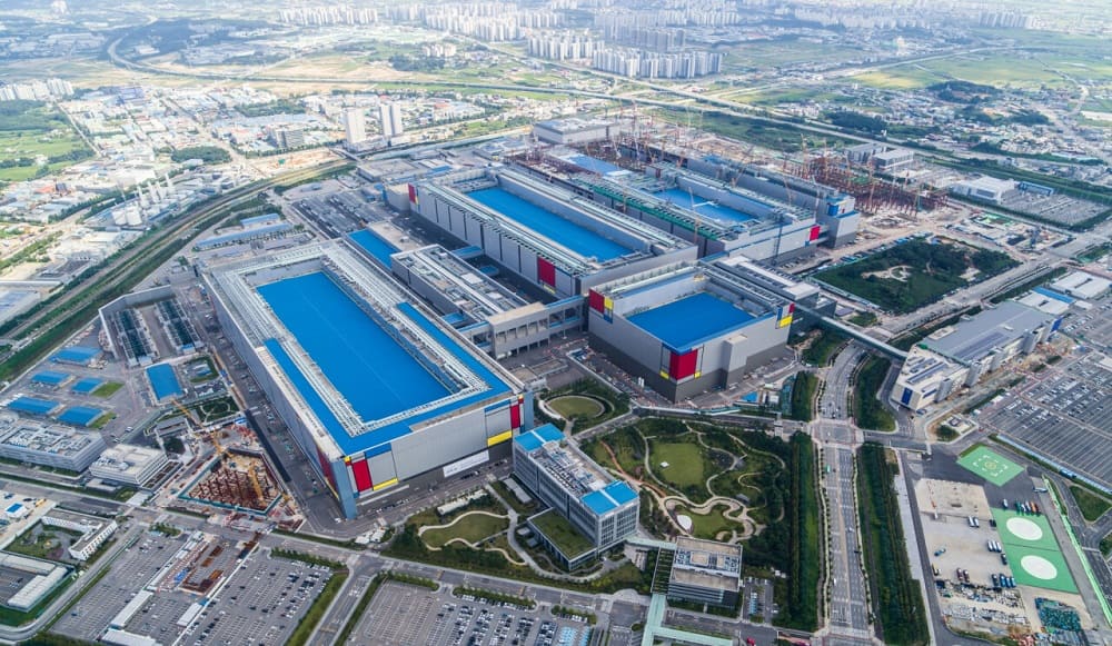 Samsung podría aumentar la producción de chips mientras la inflación incrementa el coste de las nuevas fábricas