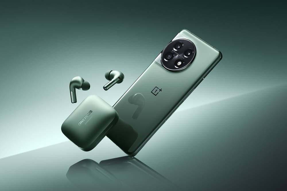 OnePlus 11 and OnePlus Buds Pro 2 in green portada