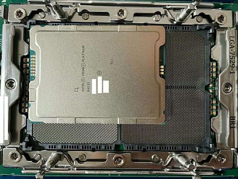 Placa base Intel LGA 7529 filtrada revela soporte para hasta 512 núcleos y HBM: lanzamiento esperado en 2024 para servidores de alto rendimiento y la nube