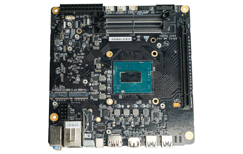 Los PCs Minisforum de 6 litros incorporan CPUs Intel 13th Gen Core-HX de 24 núcleos o AMD Ryzen 7045HX de 16 núcleos