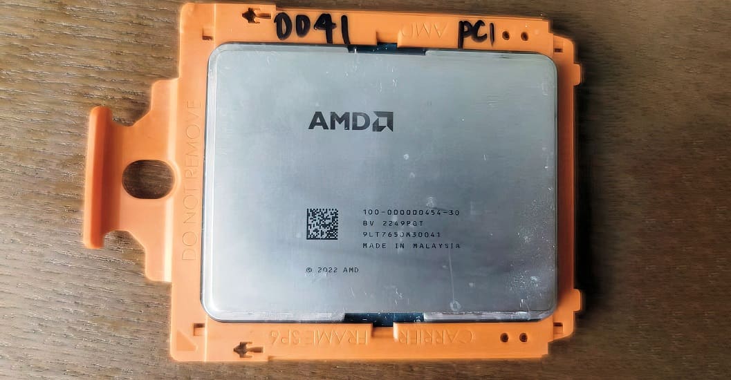 Supuesta CPU AMD Ryzen Threadripper 7985WX ha sido fotografiada, emplea el socket SP6