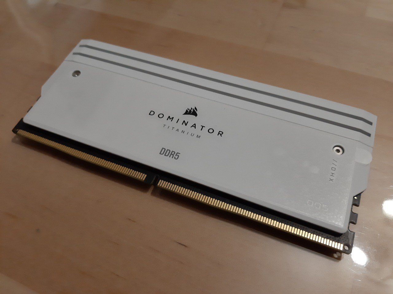 Análisis Corsair Dominator Titanium - Un kit RAM DDR5 premium lleno de elegancia y rendimiento