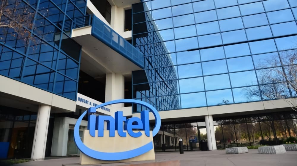 Intel lanza el primer programa de aceleración de IA para PC del sector
