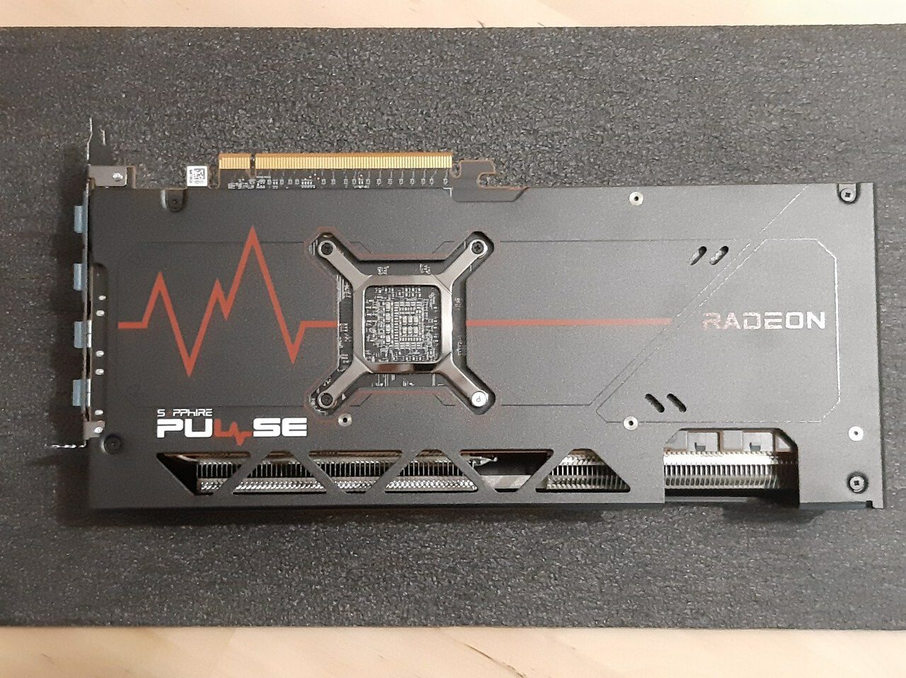 Análisis AMD Radeon Sapphire Pulse 7700 XT - Buena potencia a un precio moderado