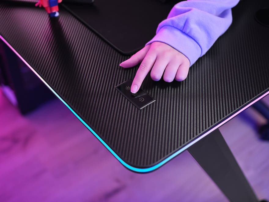 Trust presenta la mesa gaming RGB GXT 710 Luminus Pro