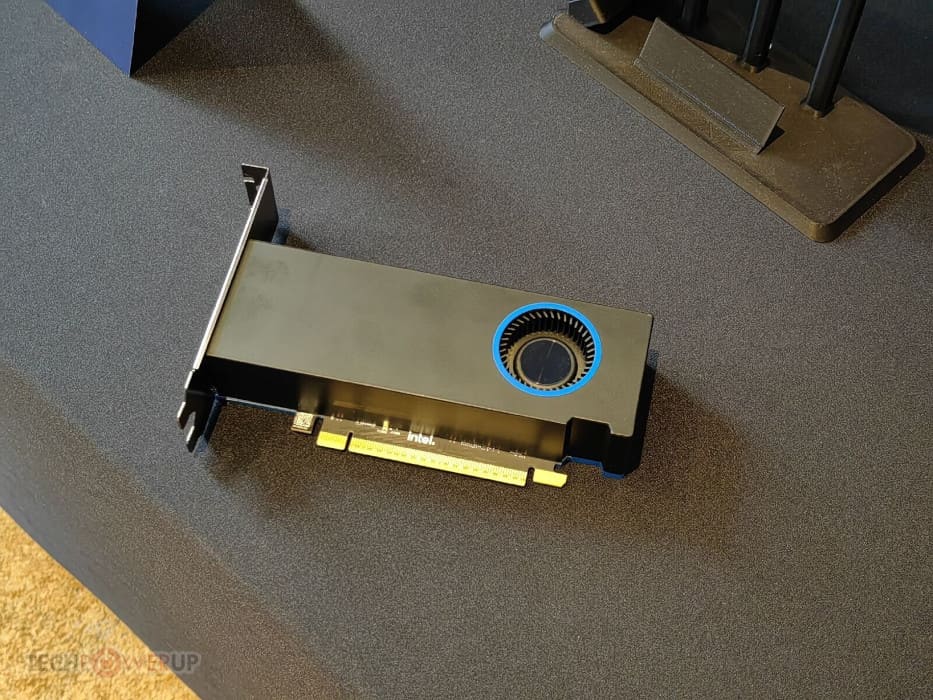 Intel presenta las Arc Pro B50 y B60: gráficas Battlemage para creadores y desarrolladores de IA Intel presenta las Arc Pro B50 y B60: gráficas Battlemage para creadores y desarrolladores de IA