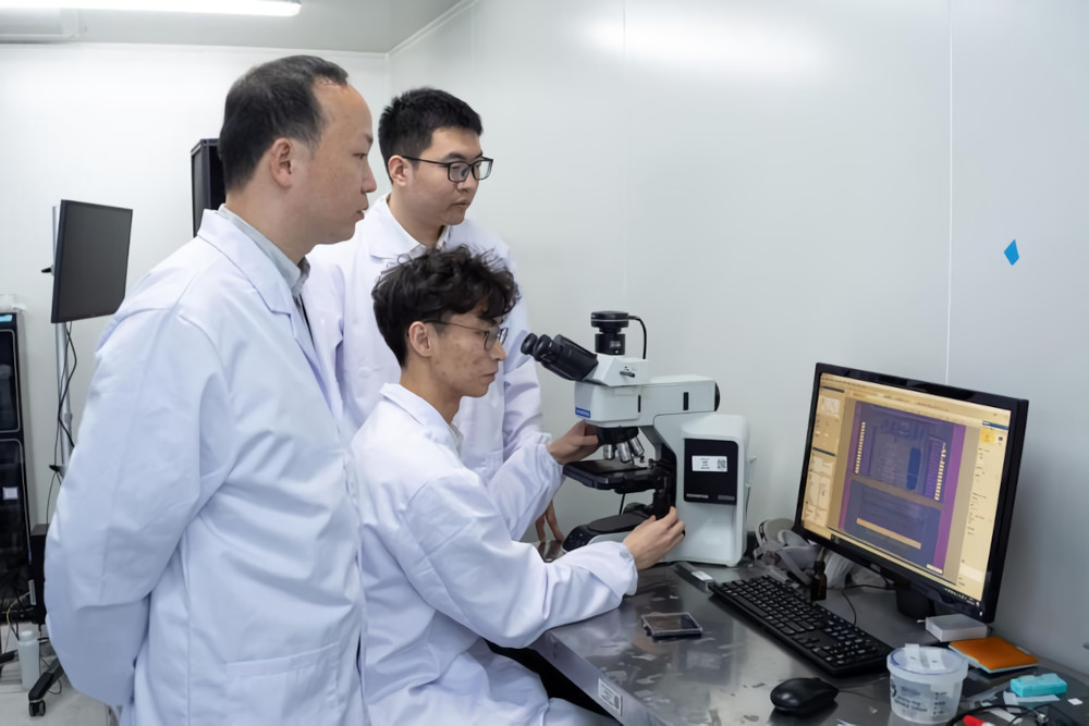 Científicos chinos desarrollan la memoria flash más rápida del mundo: 2,5 mil millones de operaciones por segundo Científicos chinos desarrollan la memoria flash más rápida del mundo: 2,5 mil millones de operaciones por segundo