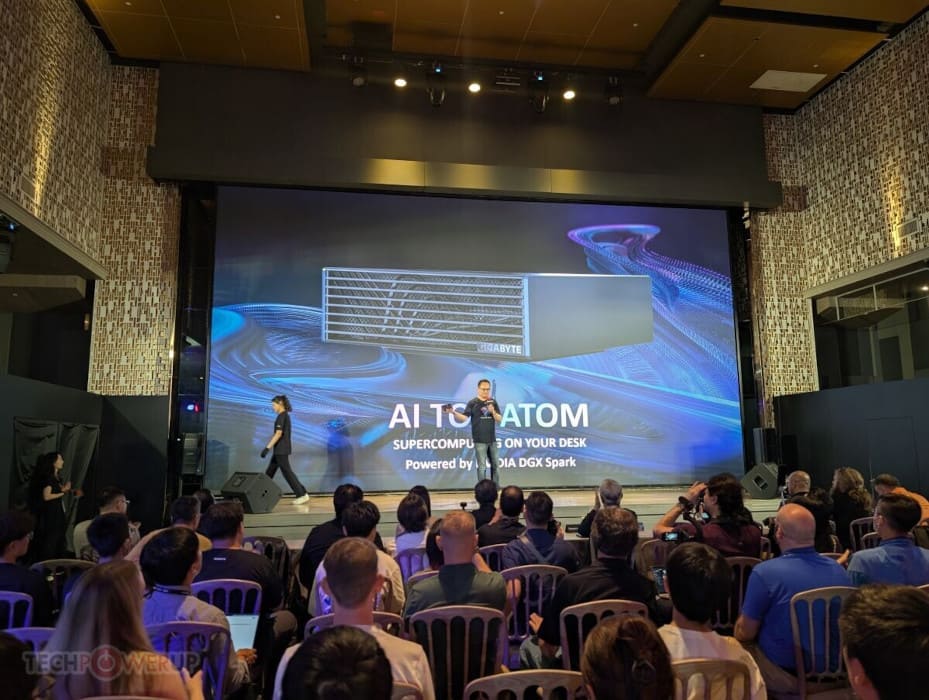 Gigabyte presenta AI TOP Atom, su superordenador compacto con Grace Blackwell y hasta 1.000 AI TOPS Gigabyte presenta AI TOP Atom, su superordenador compacto con Grace Blackwell y hasta 1.000 AI TOPS