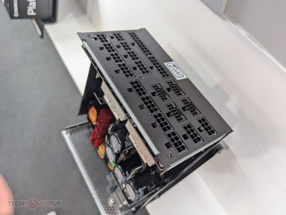 Enermax lanza sus nuevas PSU Platimax II de hasta 2400W y modelos CRPS redundantes con eficiencia Titanium Enermax lanza sus nuevas PSU Platimax II de hasta 2400W y modelos CRPS redundantes con eficiencia Titanium