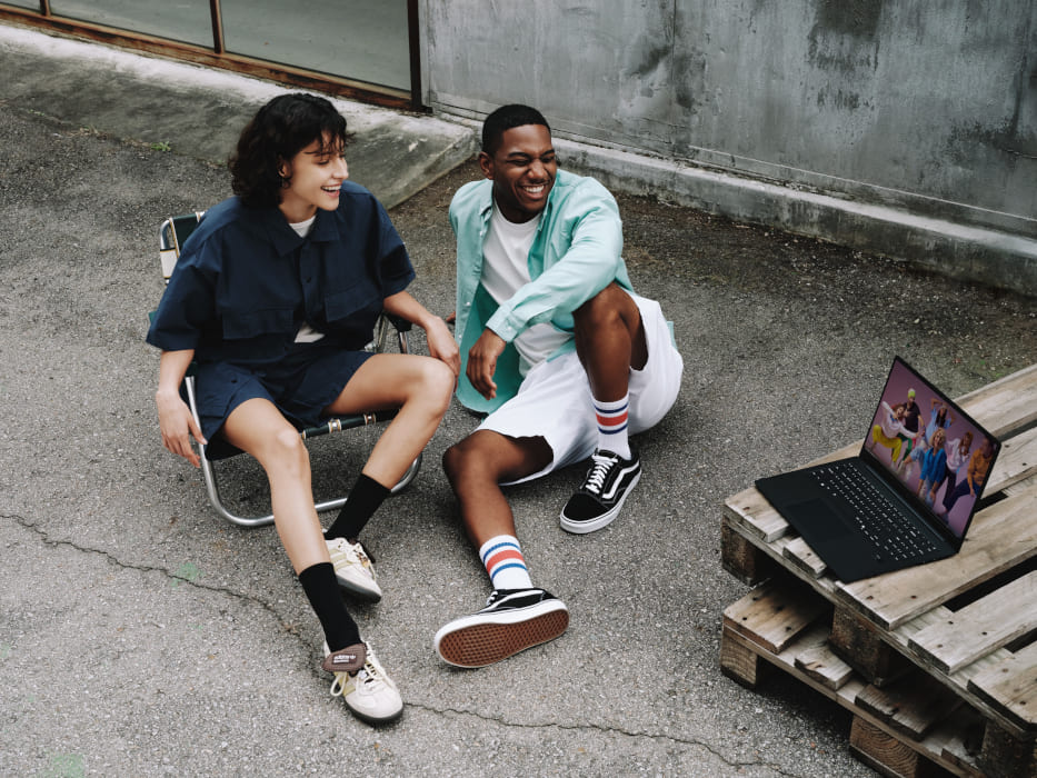YDRAY-laptop-key-visual-2025-lifestyle-images-gram-pro-creator-01