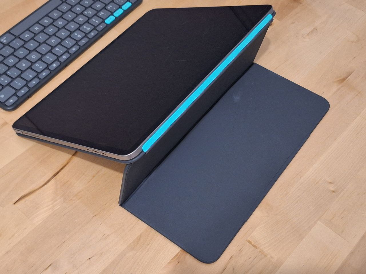 Análisis del Logitech Flip Folio: la funda con teclado magnético que transforma tu iPad en una oficina portátil