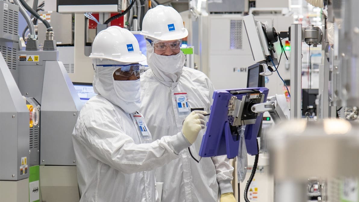 Intel reconoce el fracaso de su fundición externa: solo 50 M$ de ingresos en 2025