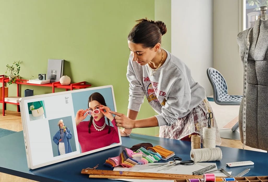 LG lanza el StanbyME 2: pantalla portátil QHD de 27" con Dolby Atmos, AirPlay y modo retrato