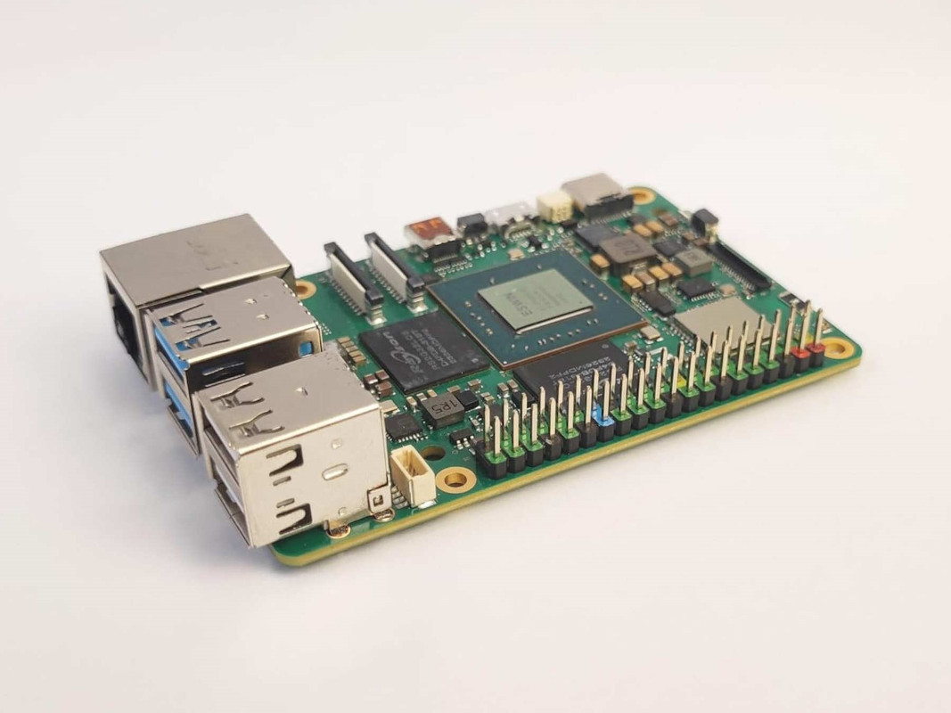 Eswin lanza el EBC77, un miniPC RISC-V con NPU de 20 TOPS y soporte para PCIe 3.0