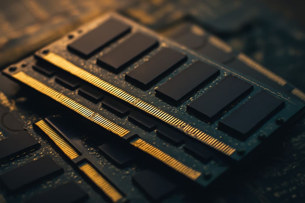 La memoria RAM sube hasta un 45% en 2025: DDR4, DDR5 y GDDR6 se encarecen por escasez y transición tecnológica