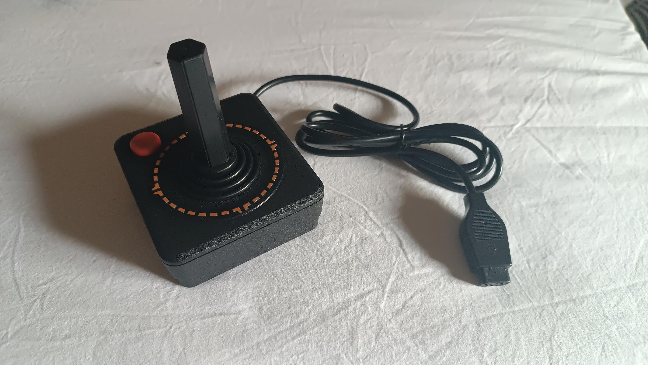 Análisis de la Atari 2600+. Cuando la nostalgia y las consolas se unen en un regreso por todo lo alto