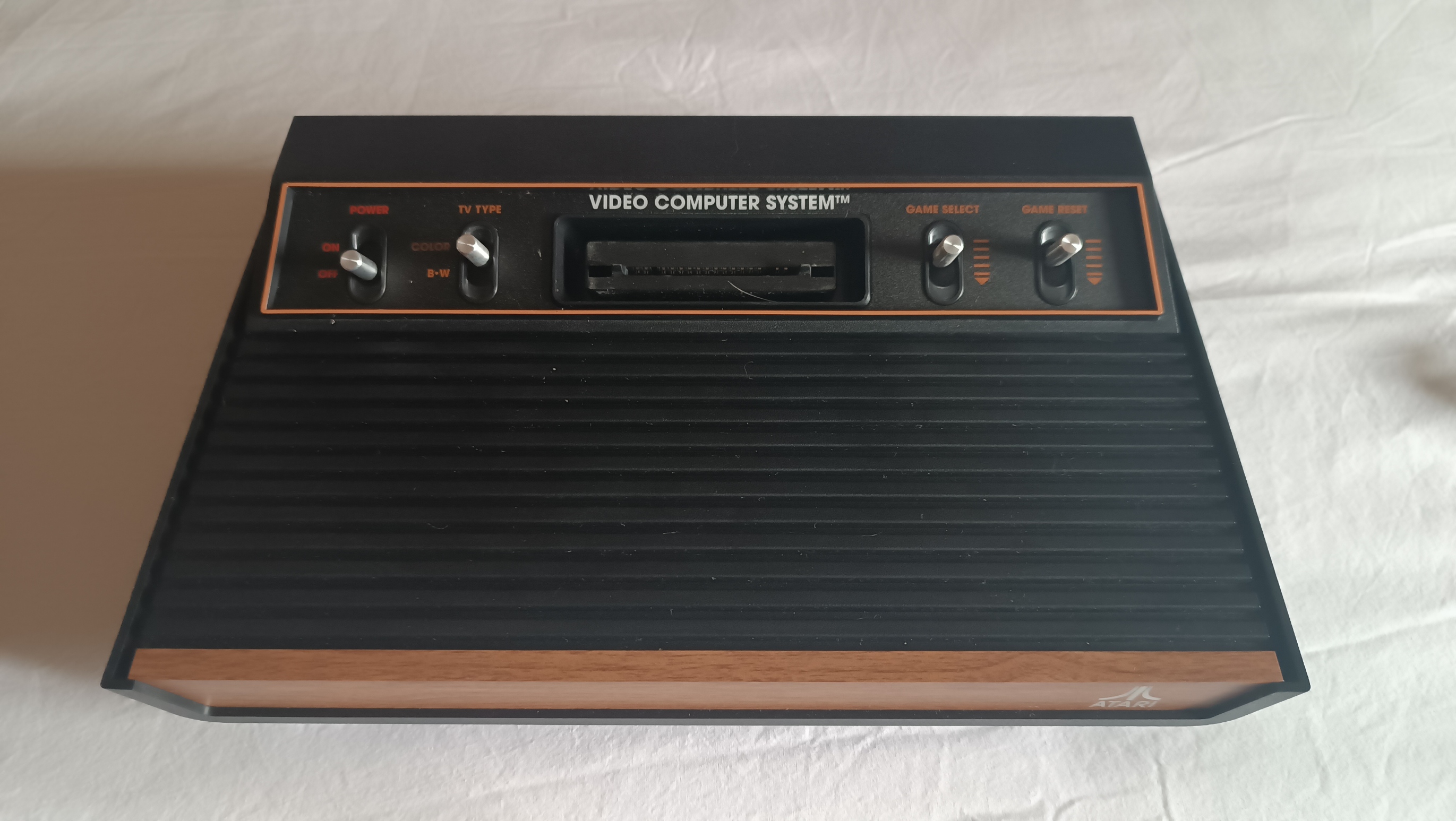 Análisis de la Atari 2600+. Cuando la nostalgia y las consolas se unen en un regreso por todo lo alto