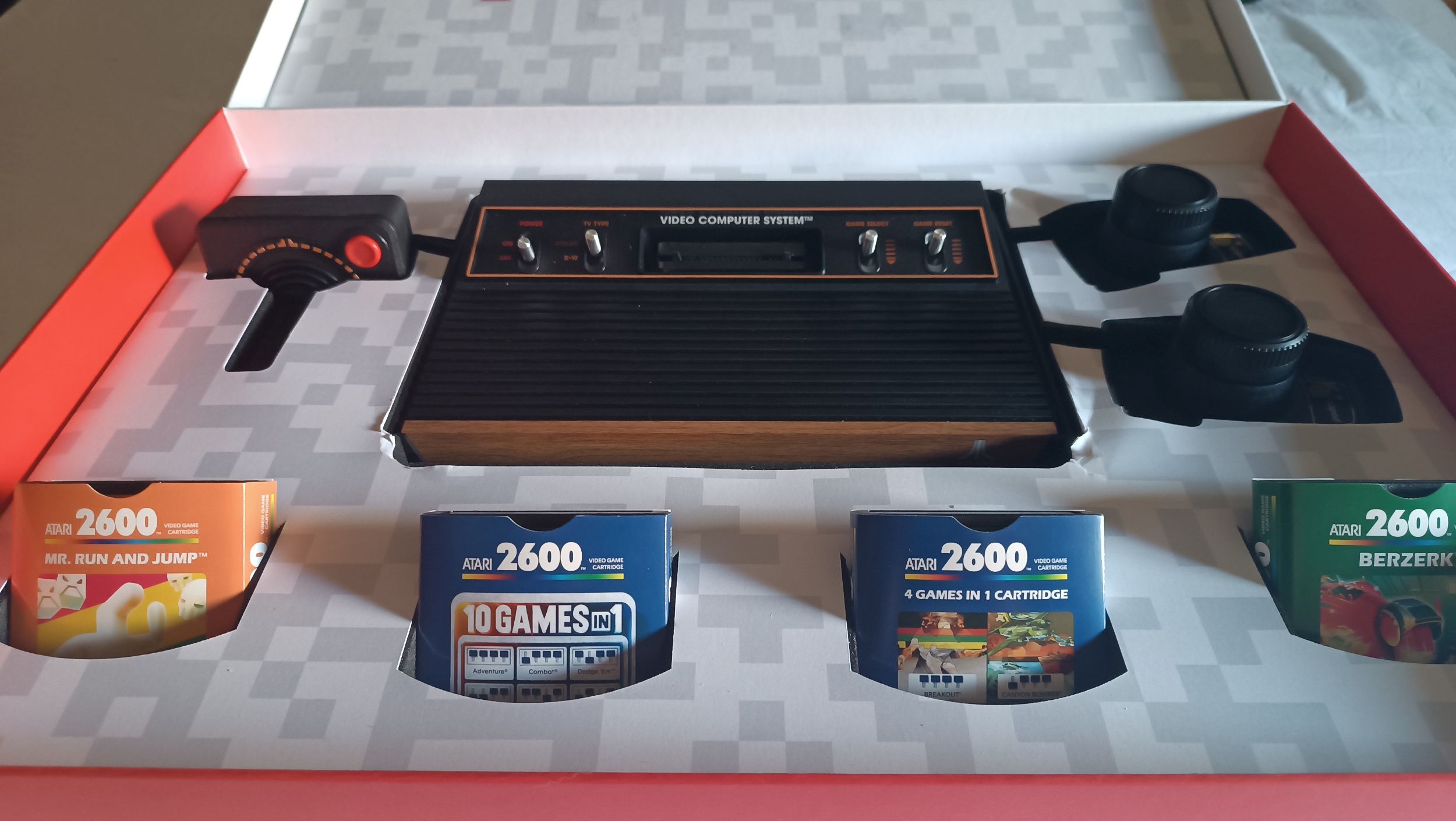 Análisis de la Atari 2600+. Cuando la nostalgia y las consolas se unen en un regreso por todo lo alto