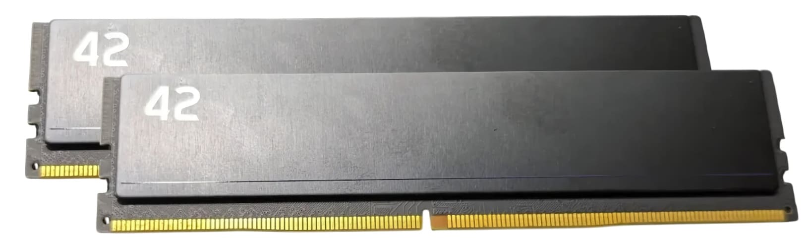 Exceleram presenta su nueva serie 42 DDR4 y DDR5 U-DIMM con disipador de aluminio anodizado