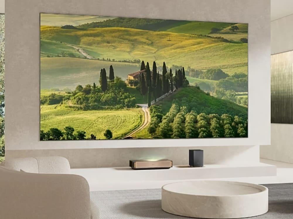 Hisense Xplorer X1 Ultra: llegan a China las versiones de 139 y 150 pulgadas con audio Harman Kardon