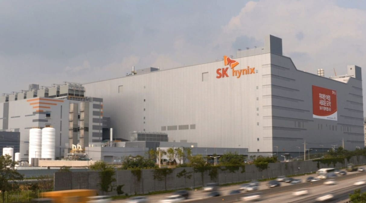 SK hynix ensambla el primer sistema High NA EUV para producción masiva de DRAM