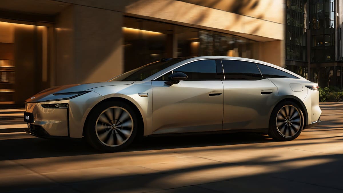 Toyota se alía con Huawei y Xiaomi para el sedán eléctrico bZ7 en China