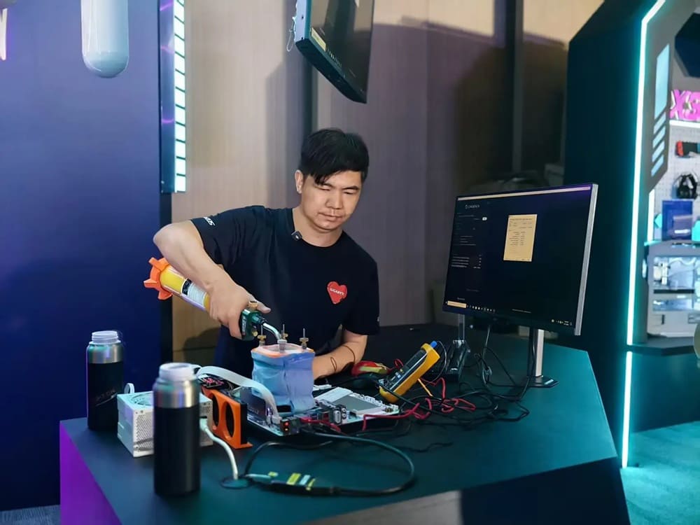 AMD Ryzen 9800X3D supera los 7,3 GHz en overclocking extremo