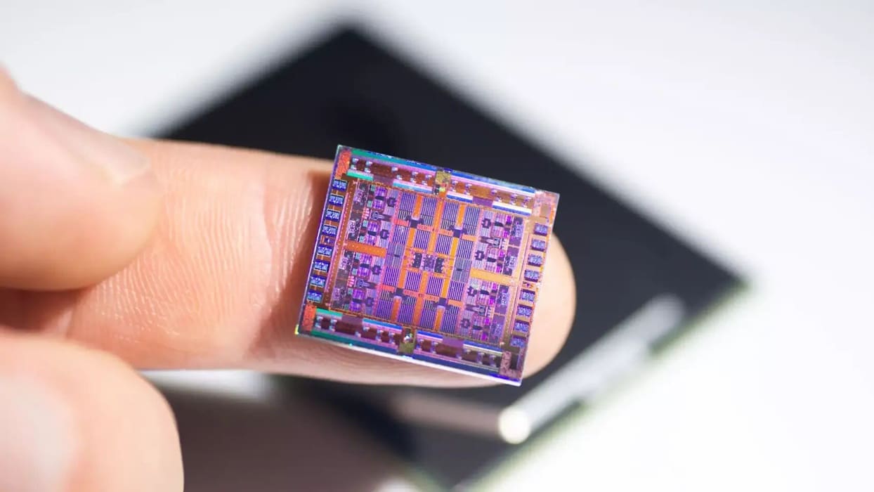 EE.UU. estudia imponer aranceles del 100% a los semiconductores producidos fuera del país
