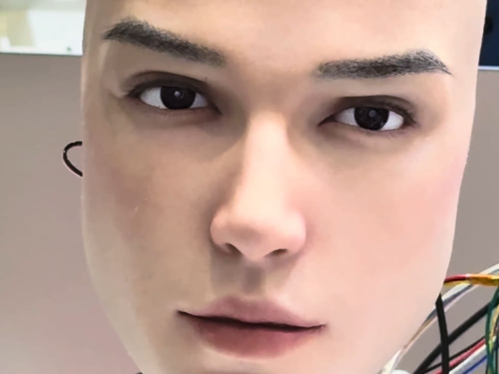 El prototipo robótico Origin M1 de AheadForm impresiona por su realismo facial y divide a la comunidad entre fascinación y temor
