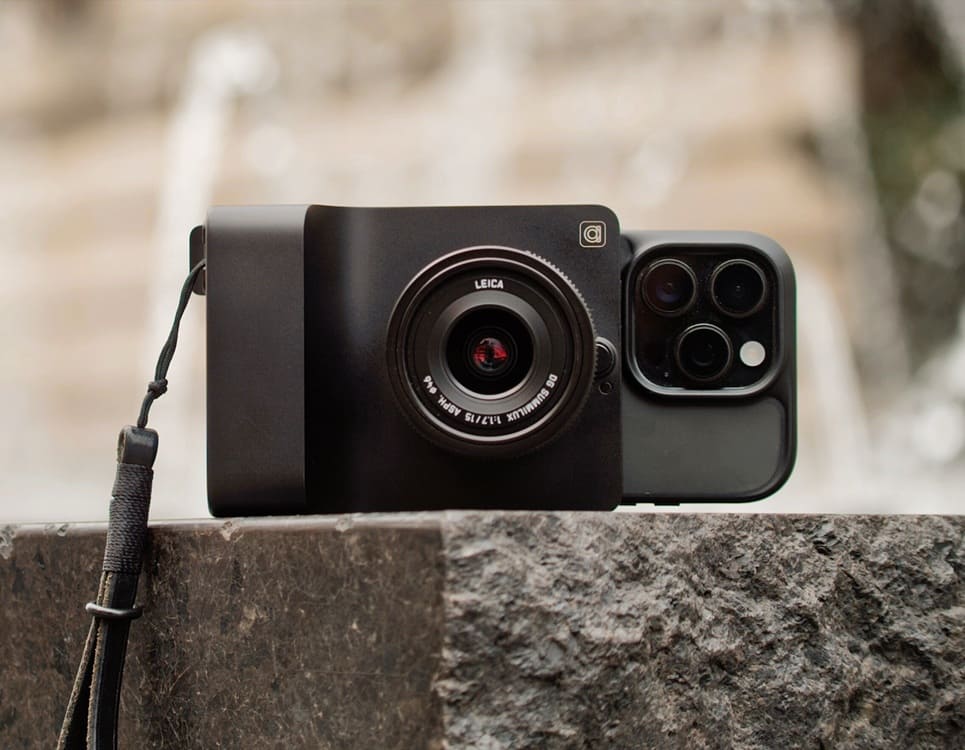 Caira: la cámara modular con sensor Micro Four Thirds y IA generativa para el iPhone