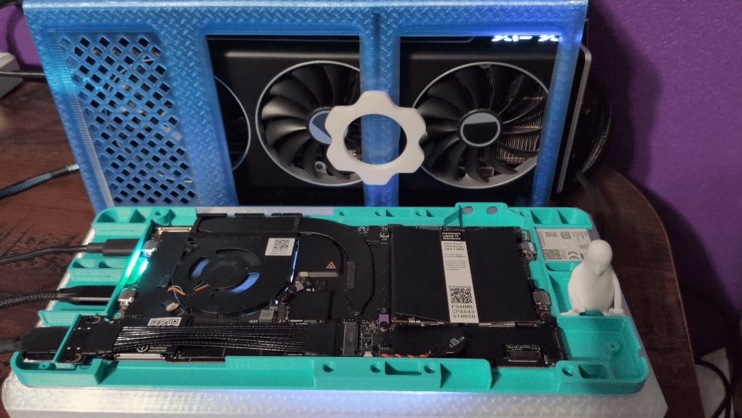 Un usuario crea una consola modular con una placa Framework y una Radeon RX 7900 XTX