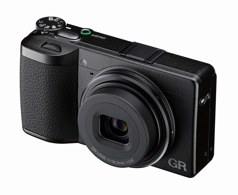 Ricoh GR IV HDF y GR IV Monochrome: nuevas cámaras compactas APS-C con sensor de 25,7 MP y óptica de 28 mm f/2.8